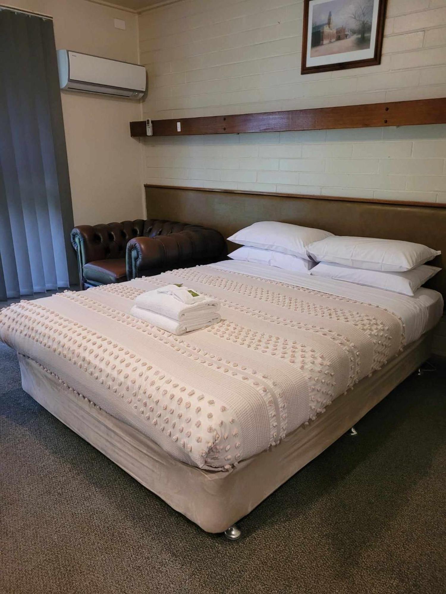 The Bright Motor Inn 외부 사진