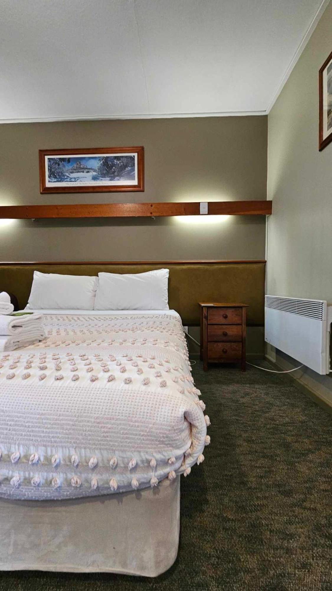 The Bright Motor Inn 외부 사진