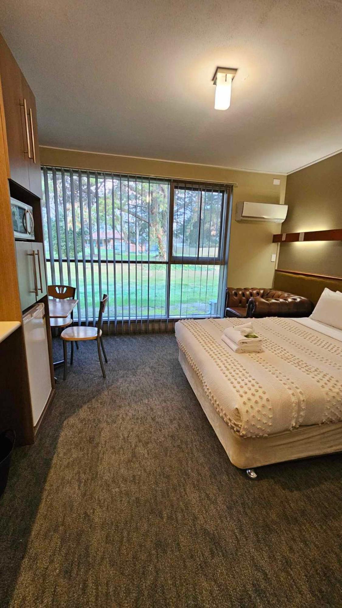 The Bright Motor Inn 외부 사진