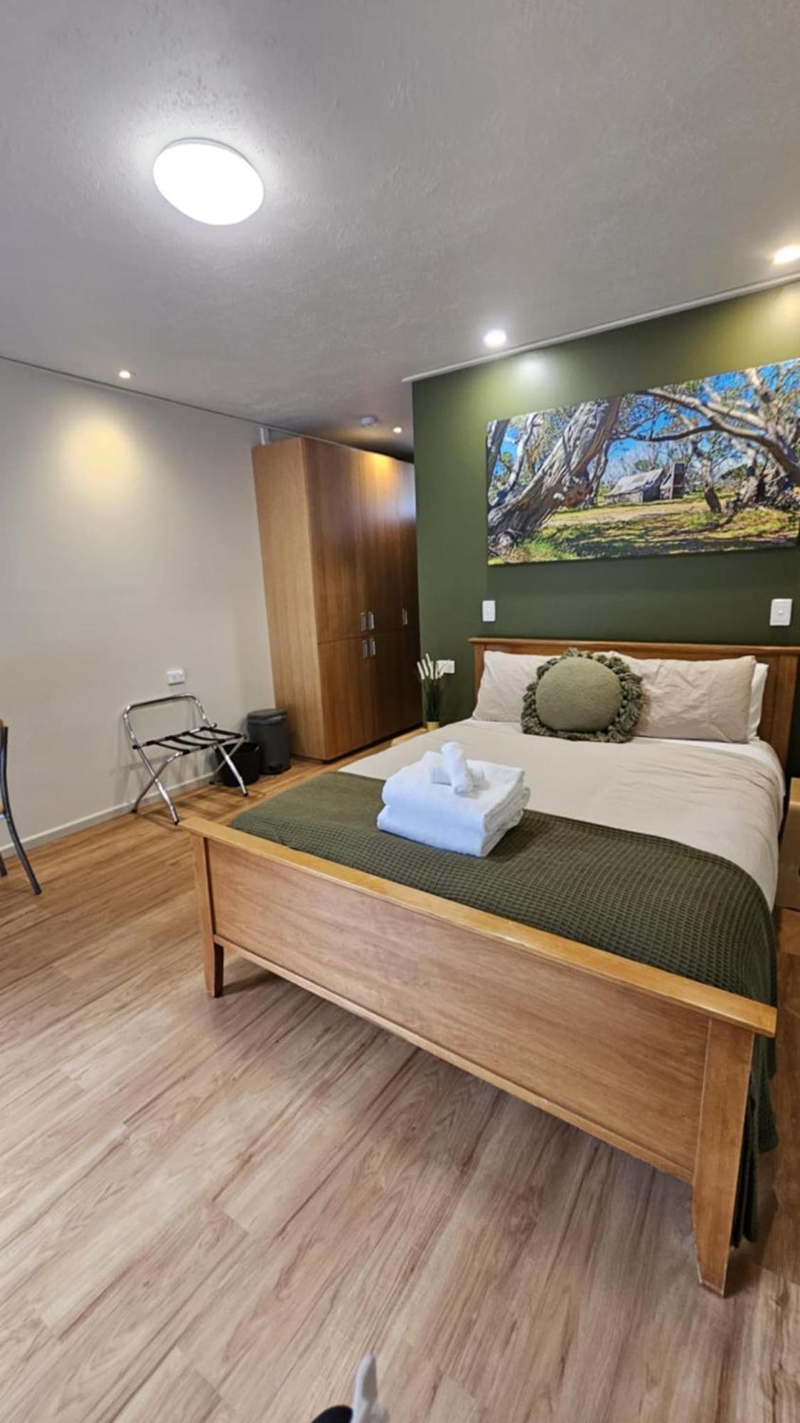 The Bright Motor Inn 외부 사진